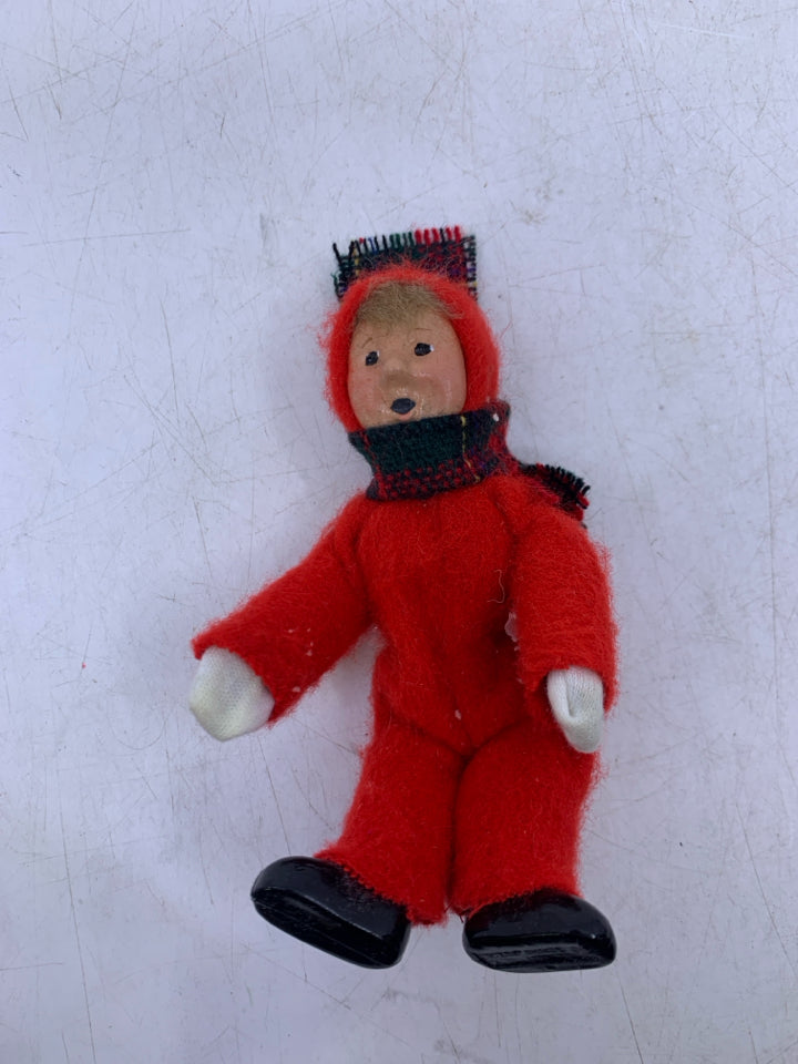 KID BYERS' CHOICE 1992 IN RED SUIT W/ PLAID SCARF.