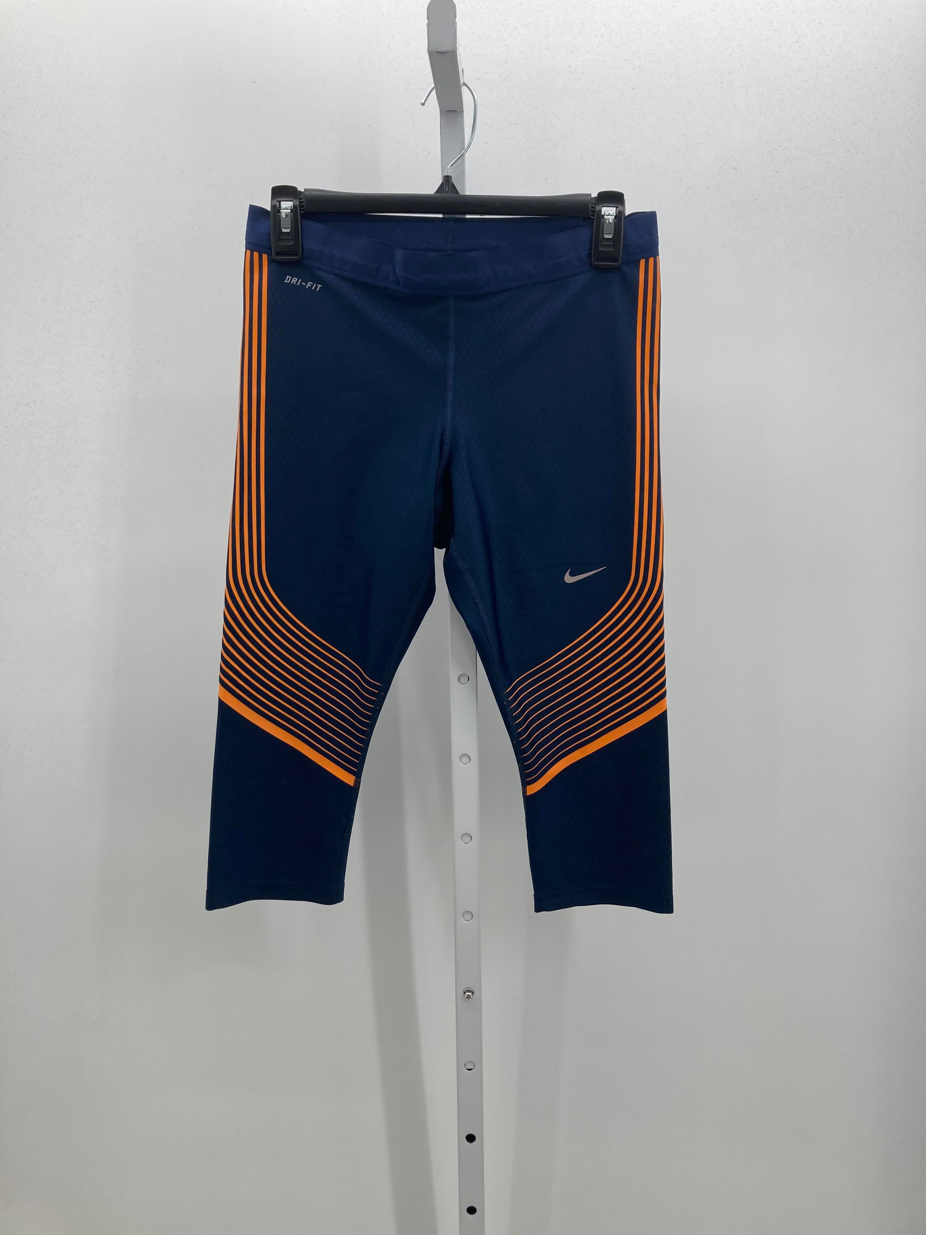 Nike Size Medium Misses Capri Pants
