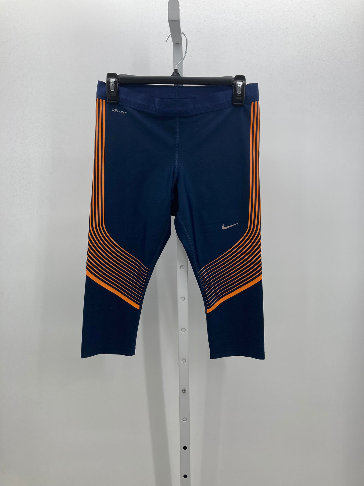 Nike Size Medium Misses Capri Pants