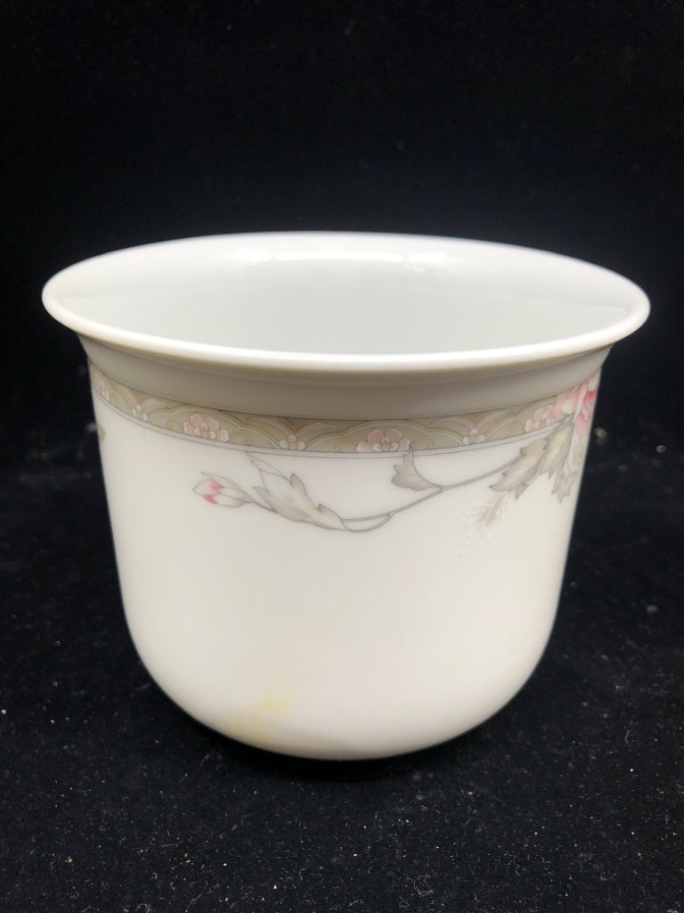 GREY W PINK FLORAL PORCELIAN CACHE POT.