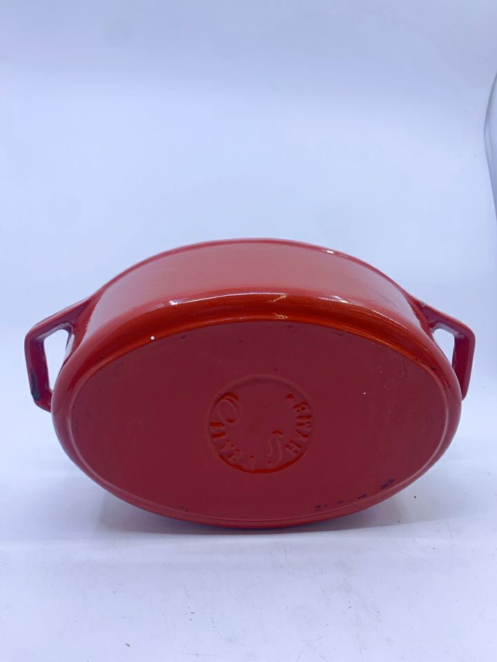 VTG BURNT ORANGE CAST IRON CASSEROLE DISH W LID.