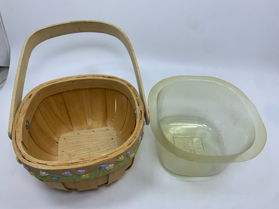 RAISED FLOWER DESIGN WOVEN BASKET.