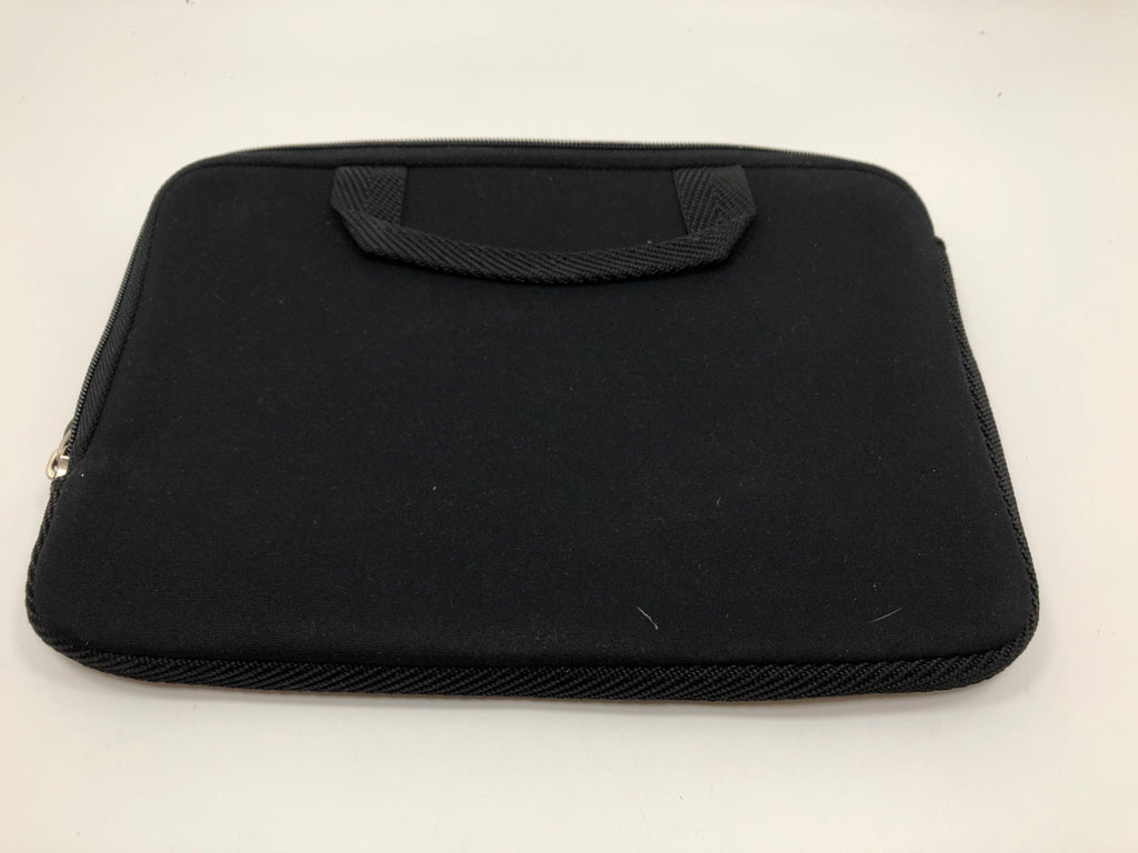 BLACK CASE LOGIC TABLET/LAPTOP SLEEVE.