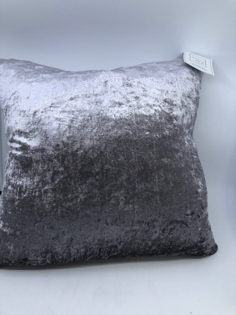 SILVER VELOUR PILLOW.