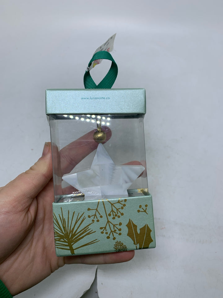 NIB WHITE SHELL STAR ORNAMENT LUNA NORTE.