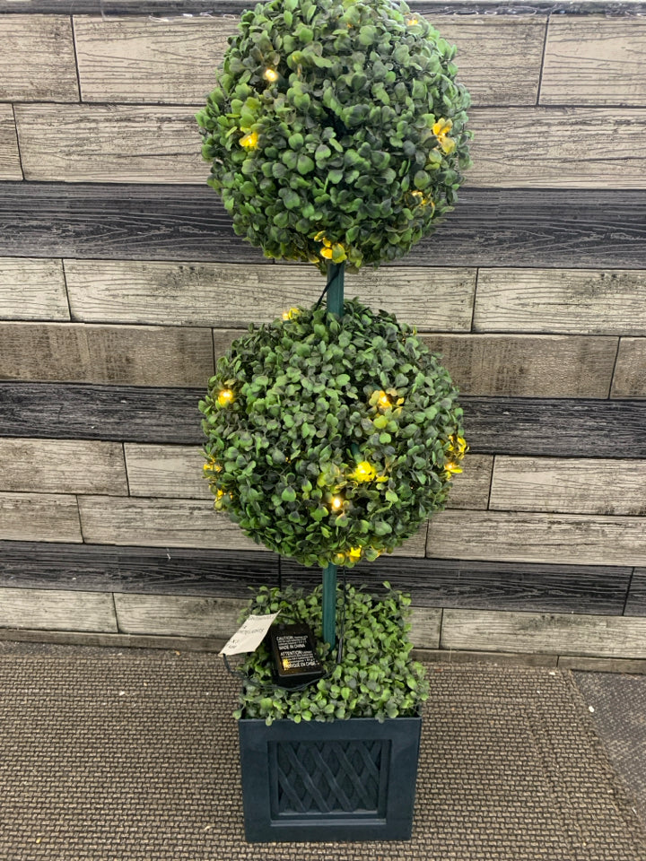 FAUX DOUBLE BALL LIGHT UP GREENERY IN GREEN PLASTIC POT.
