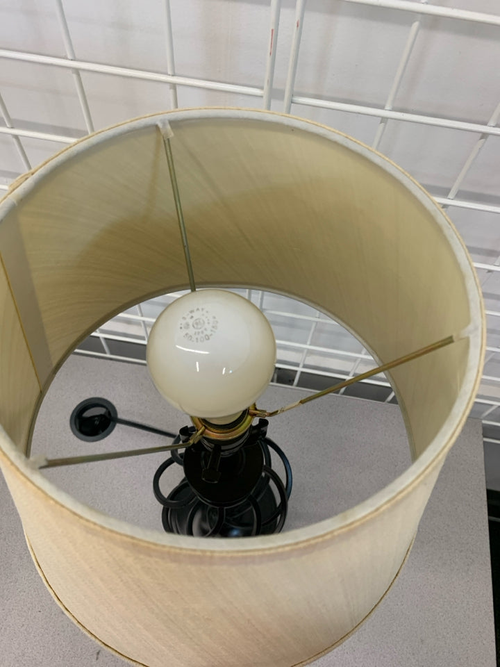 METAL SWIRL LAMP.
