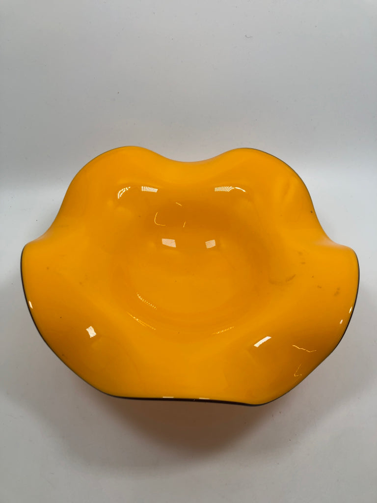 WAVY EDGE GLASS CENTERPIECE BOWL.