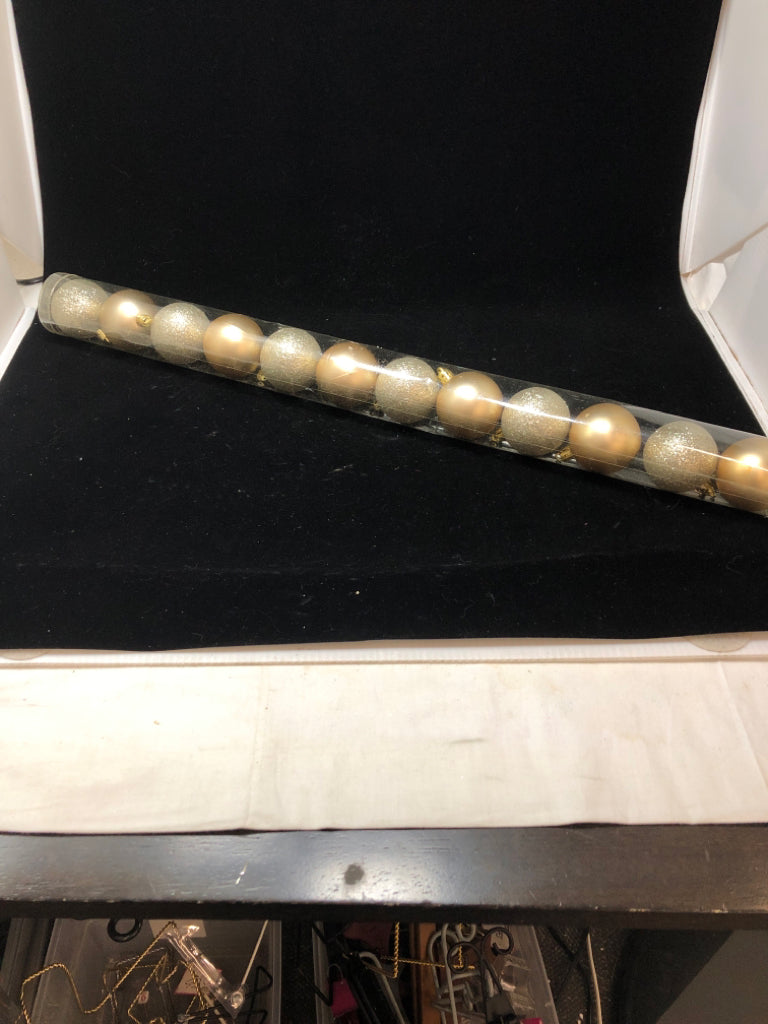 12 GOLD SPARKLE ORNAMENTS IN TUBE.