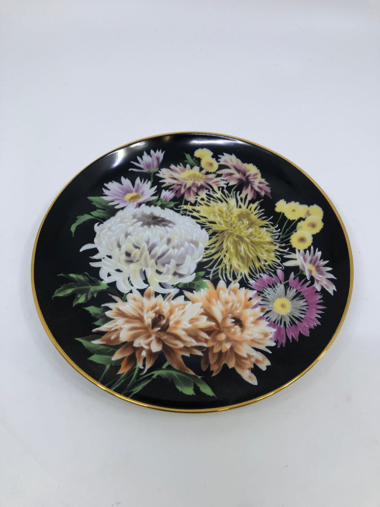 DANBURY MINT "CHRYSANTHEMUM" DECORATIVE PLATE W/FLOWERS+GOLD RIM.