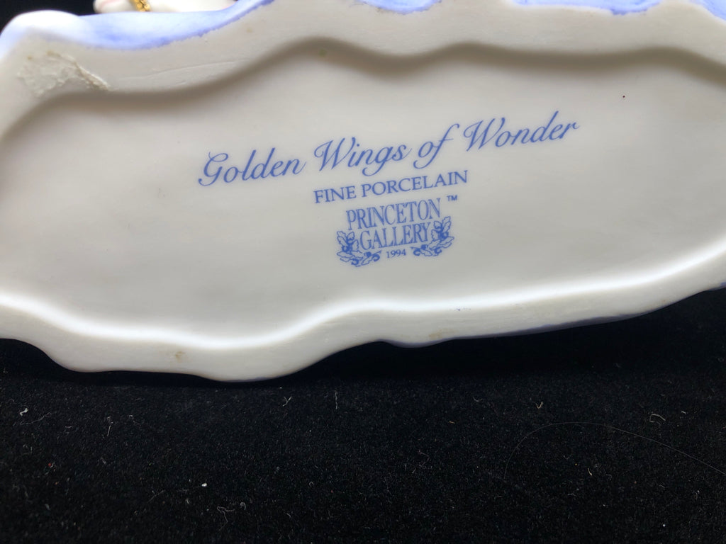 CERAMIC PEGASUS W GOLD WINGS.