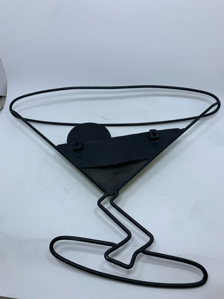 METAL MARTINI WALL-HANGING.