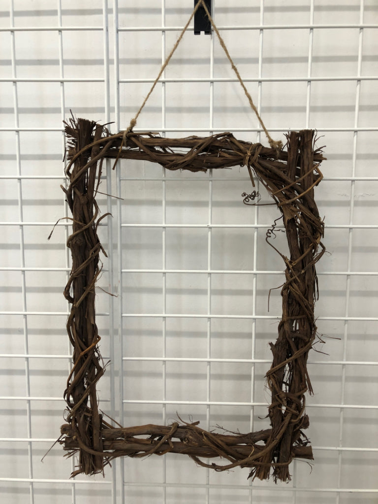 SQUARE TWIG WREATH 15" X 20"