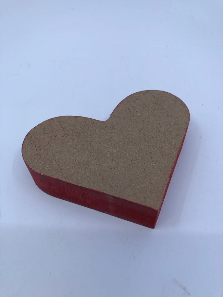 RED HEART DECOR.