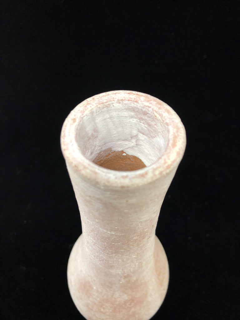 BROWN POTTERY FLOWER VASE.