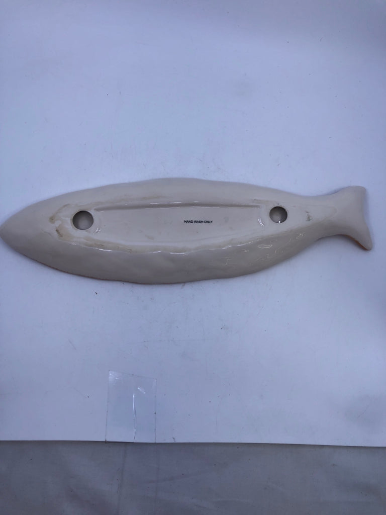 WHITE FISH SERVER W ORANGE RIM.