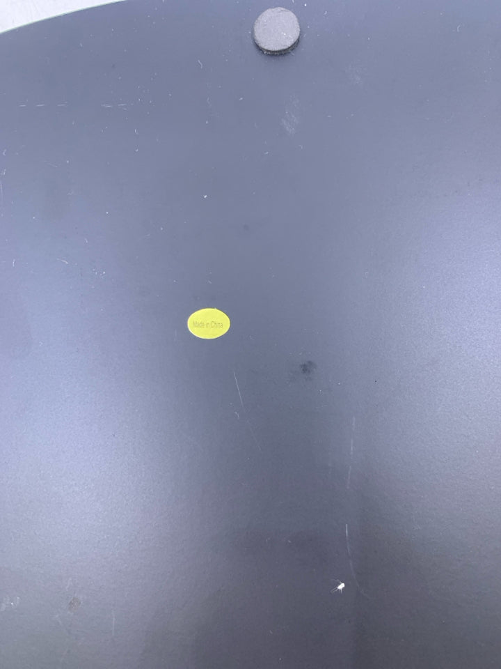 OVAL MIRROR TRAY W/ LIFTED EDGE.