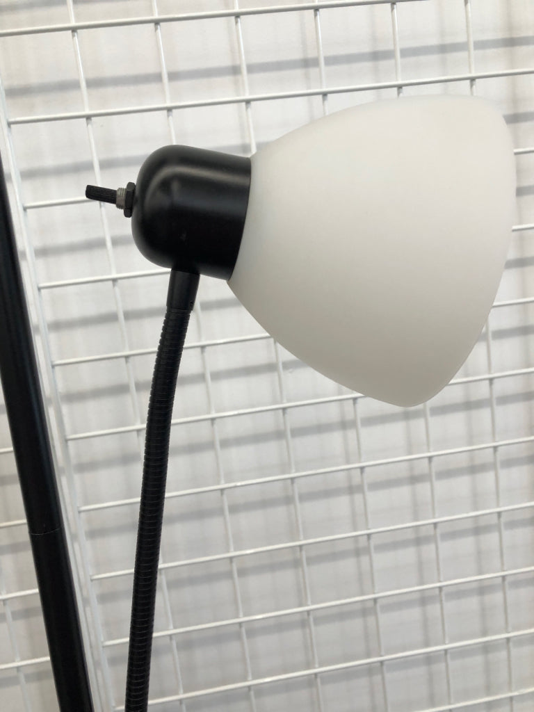 2-LIGHT BLACK FLOOR LAMP.