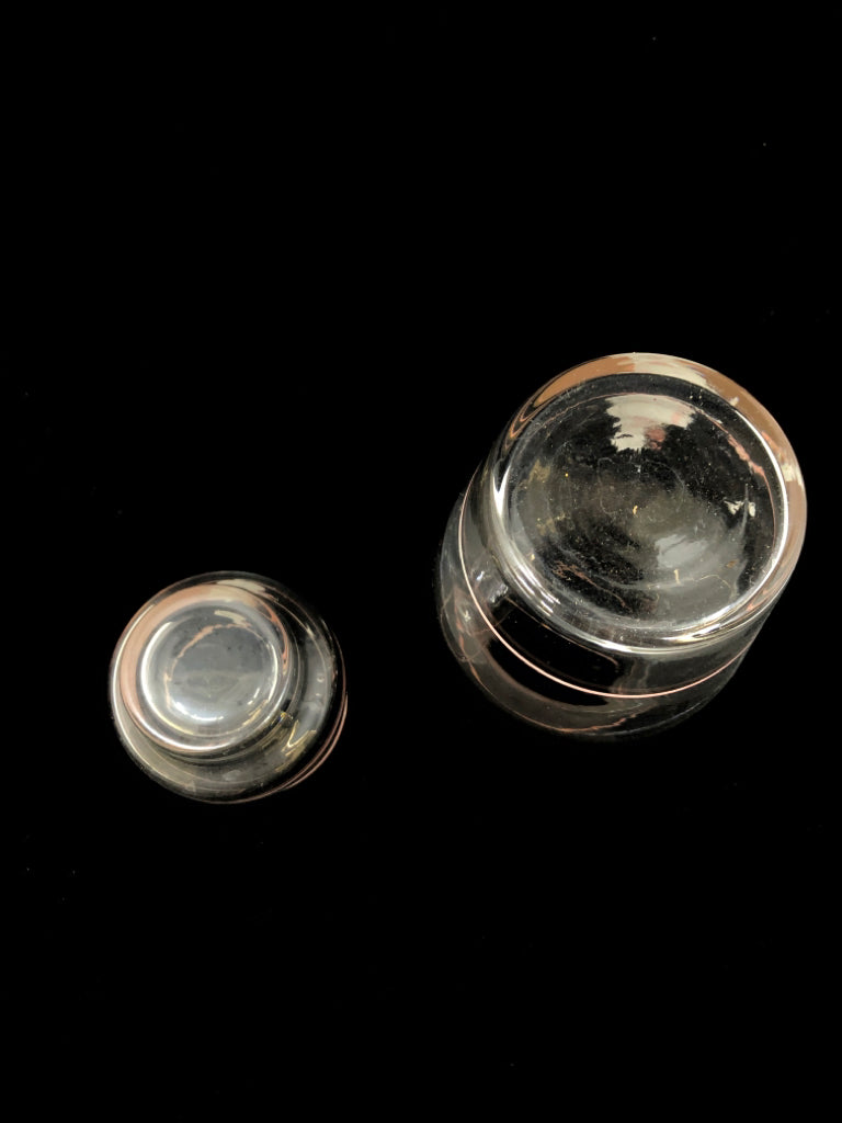 CAT PAINTED CLEAR GLASS DECANTER AND GLASS SET.