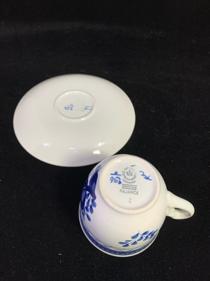 VTG BLUE FLORAL TEACUP/SAUCER.