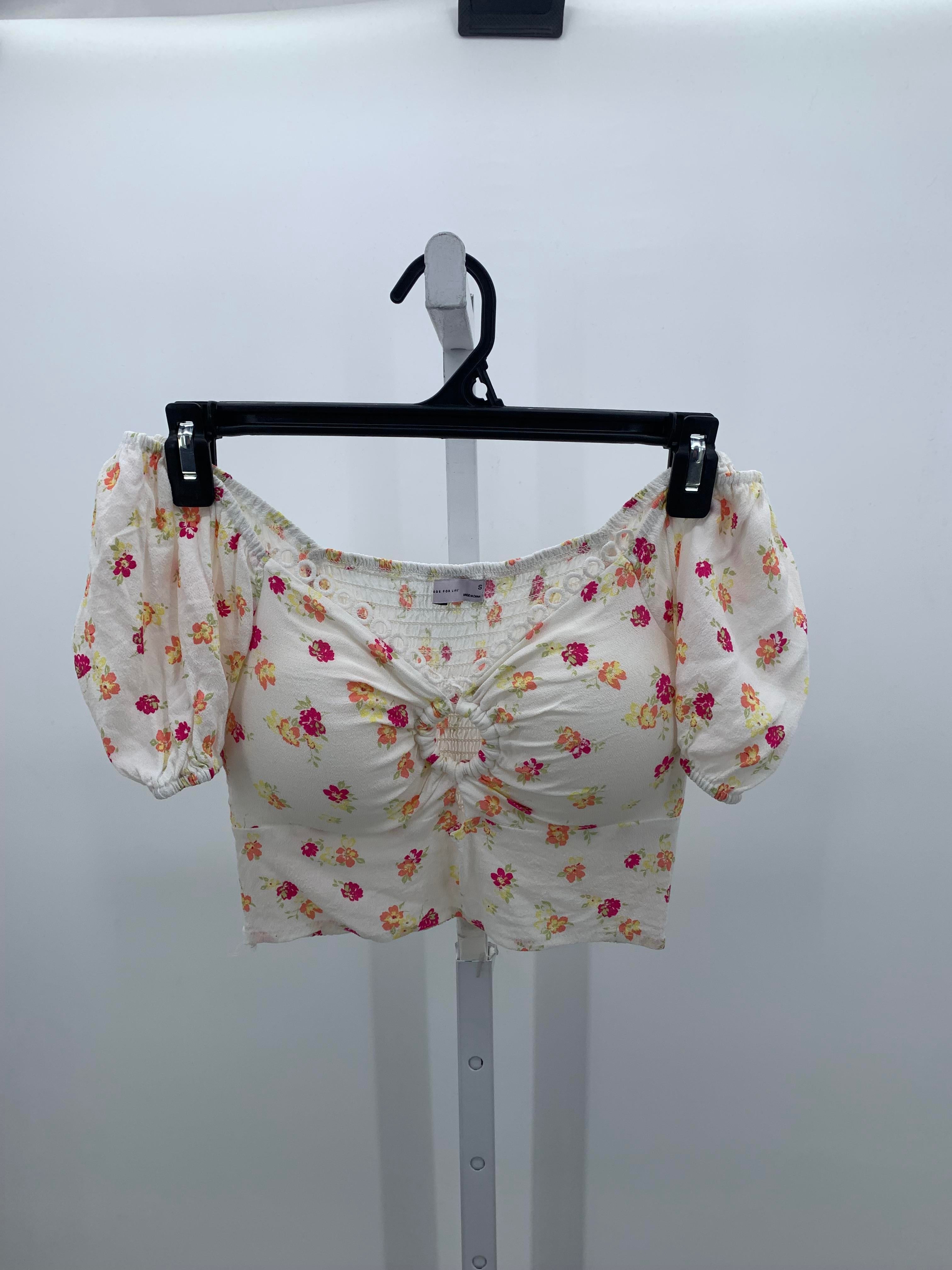 SO Size Small Juniors Short Sleeve Shirt