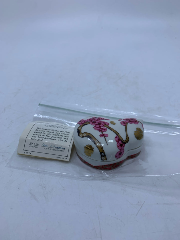 TINY JAPANESE TEA CEREMONY PLUM BLOSSOM FLOWER BOX IN BAG.