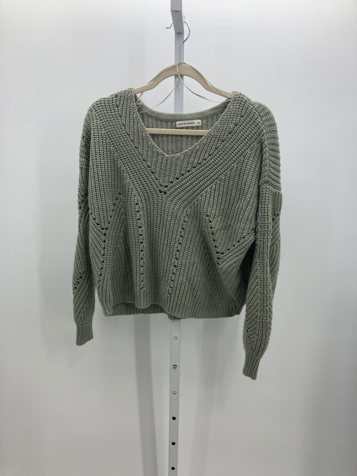 moon & madison Size Medium Juniors Long Sleeve Sweater