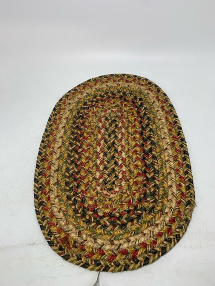 OVAL BRAIDED PLACEMAT/CENTERPIECE.