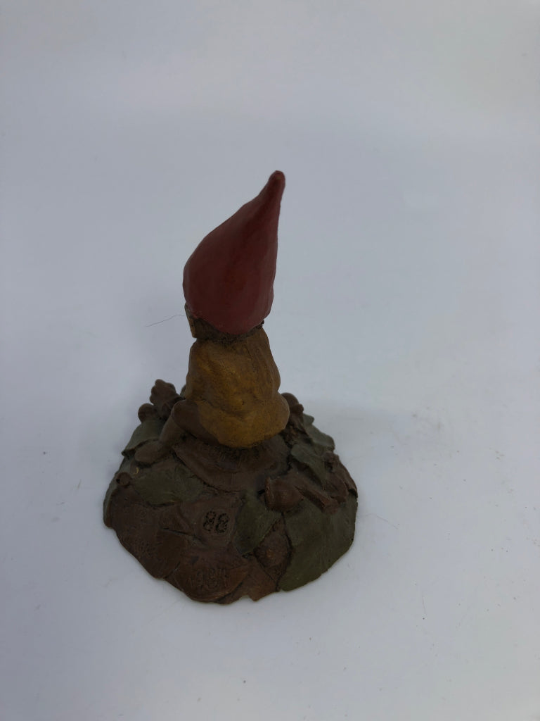 VTG TOM CLARK "EDDIE" CLAY GNOME ON TURTLE FIGURINE.