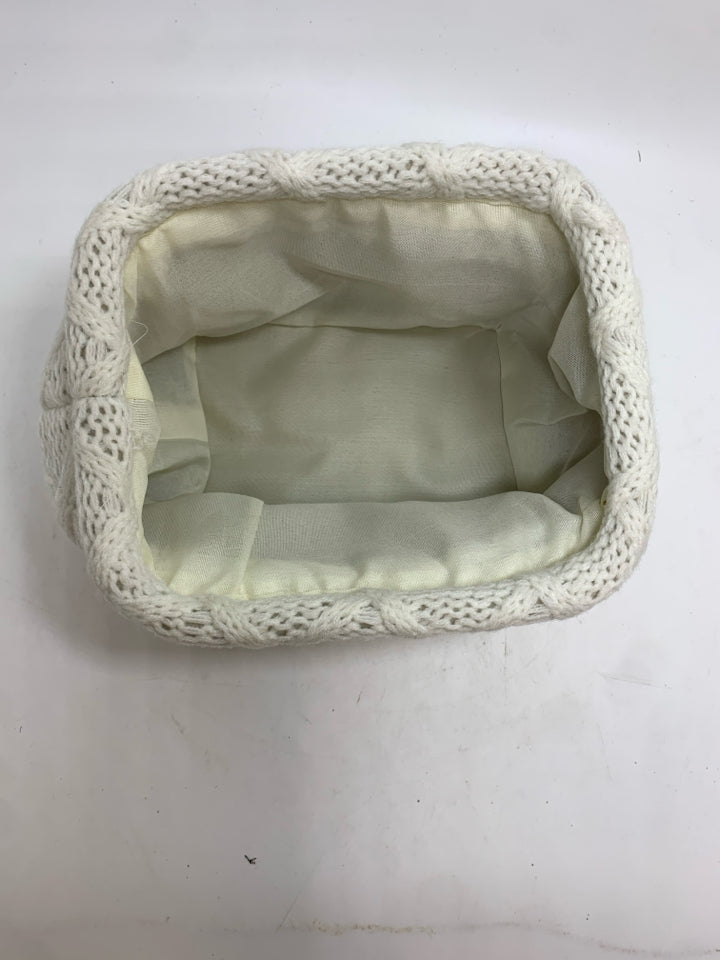 SM WHITE CROCHET BIN.