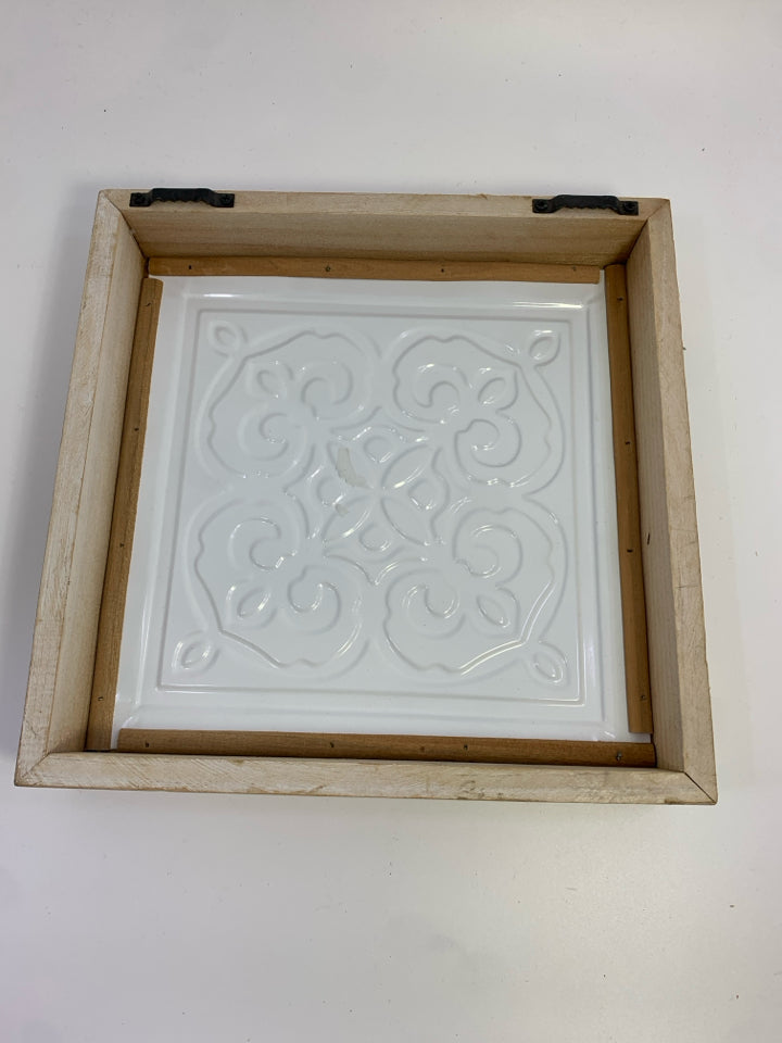 WHITE/PEACH DESIGN METAL TILE IN BLONDE WOOD FRAME.
