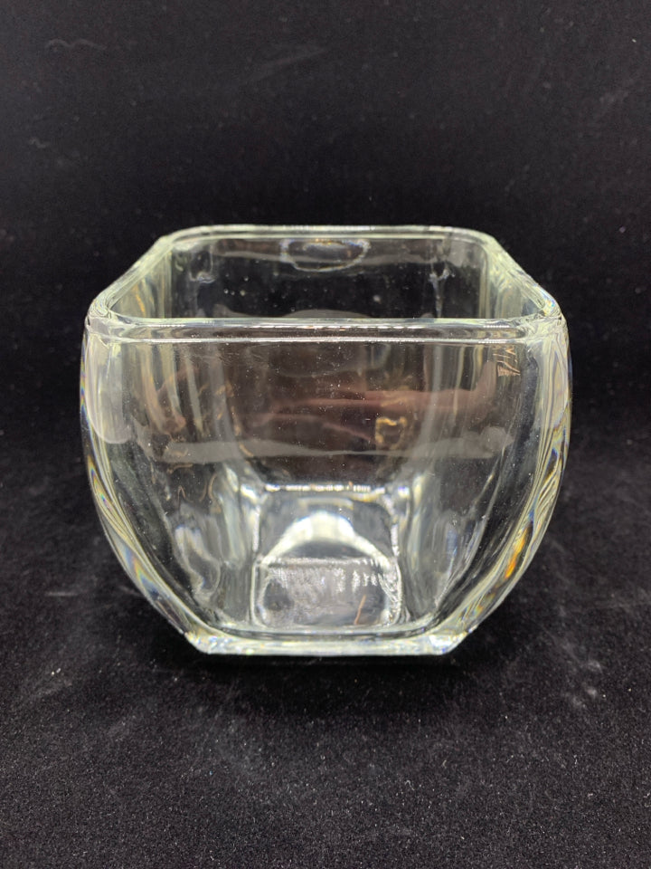SQUARE GLASS FLOWER VASE.