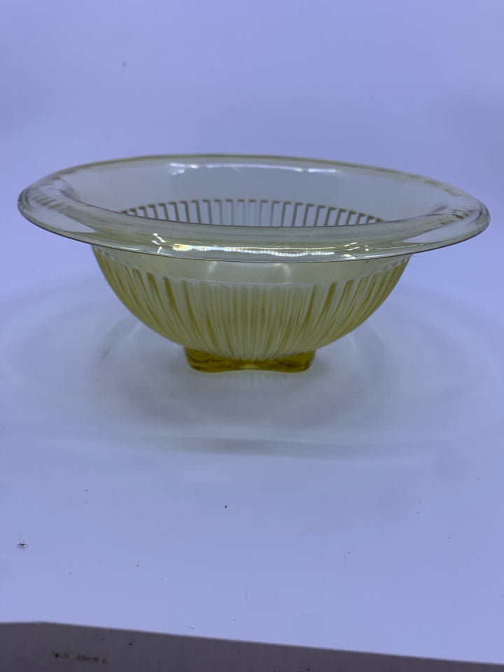 3 VTG RIBBED GLASS MIXING BOWLS.