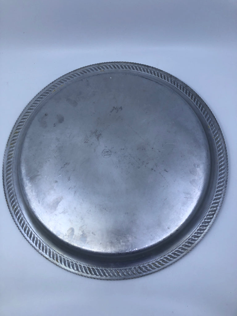VTG HAMMERED ALUMINUN FLORAL TRAY.