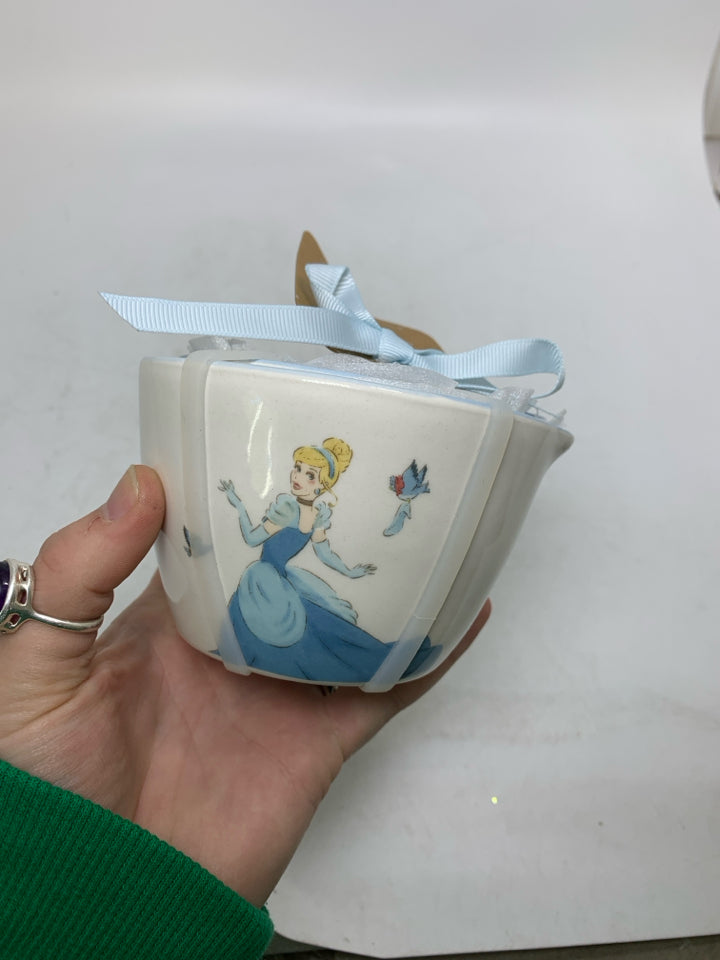 NIP 4 DISNEY CINDERELLA MEASURING CUP NESTING.