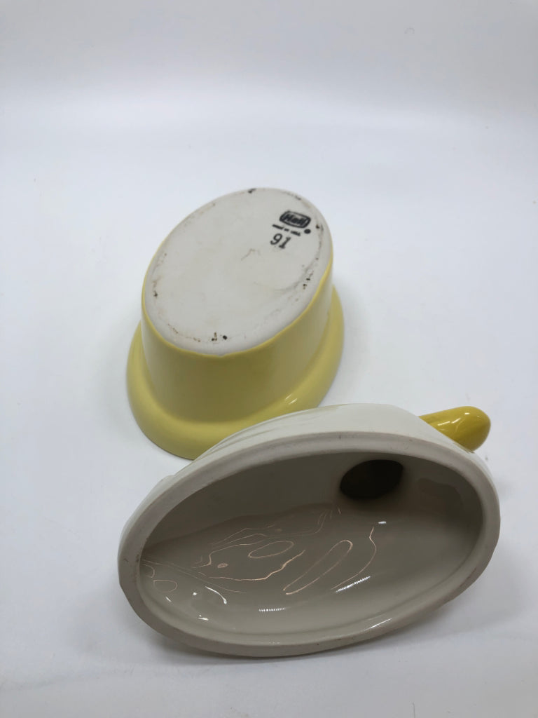 VTG SM HALL CARBONE YELLOW DUCK CASSEROLE DISH.