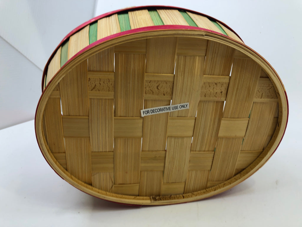 OVAL BLONDE/GREEN/RED BASKET WITH SNOWMEN.