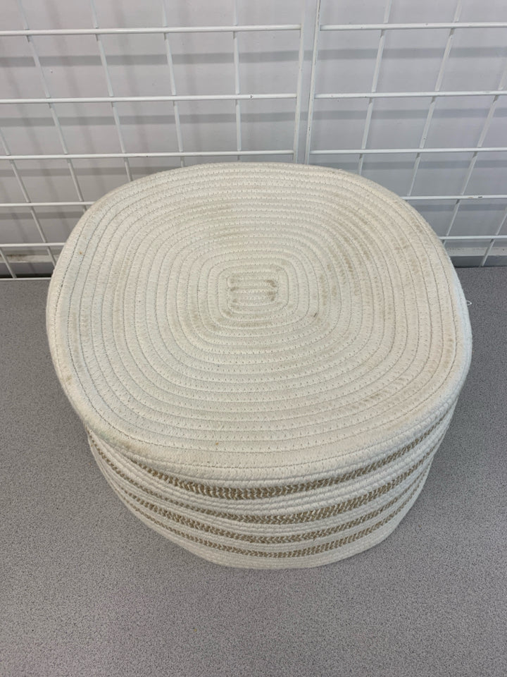 BEIGE/CREAM WOVEN BASKET.