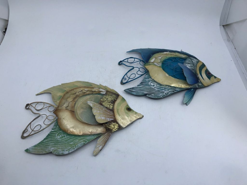 2 SMALL METAL WALL HANGING FISH.