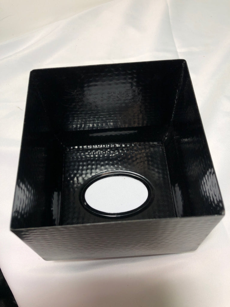 BLACK METAL TISSUE BOX COVER.
