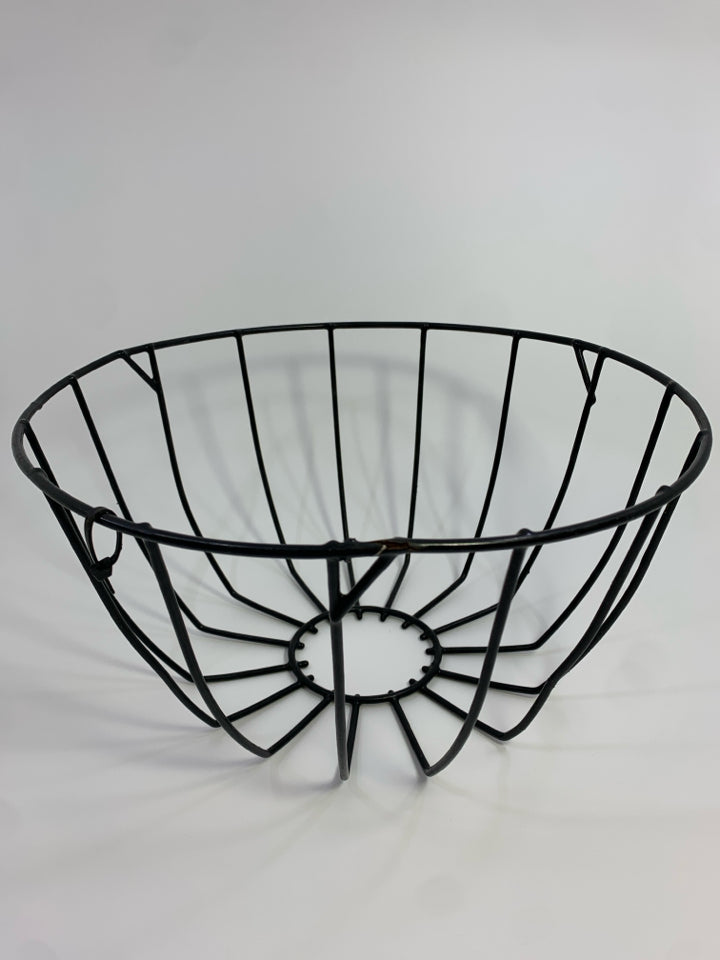 ROUND BLACK WIRE PLANTER.