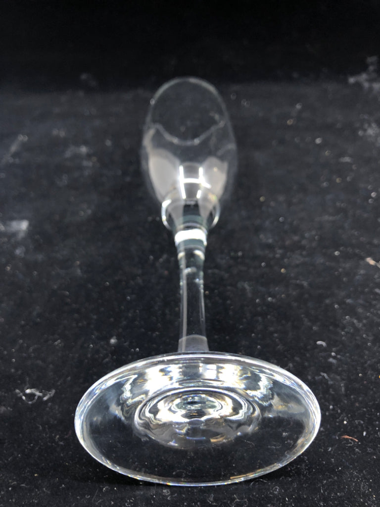 4 CLEAR CHAMPAGNE GLASSES.