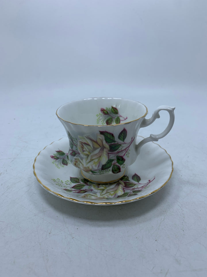 WHITE ROSES TEACUP/SAUCER.