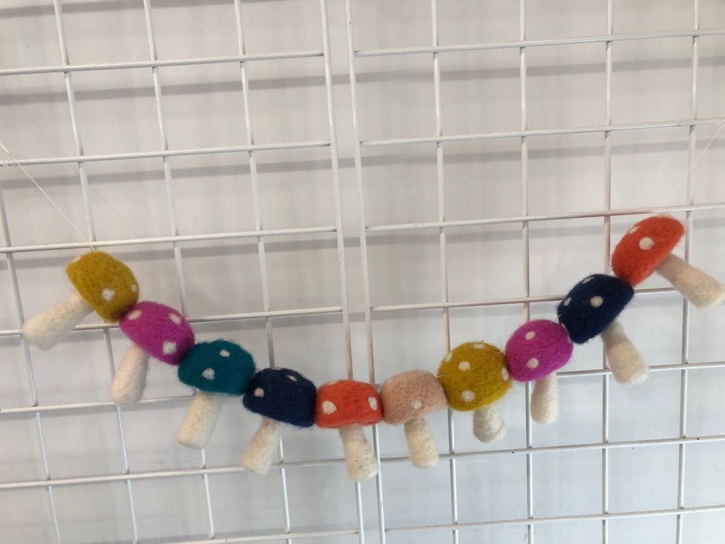 FELT MUSHROOM GARLAND.