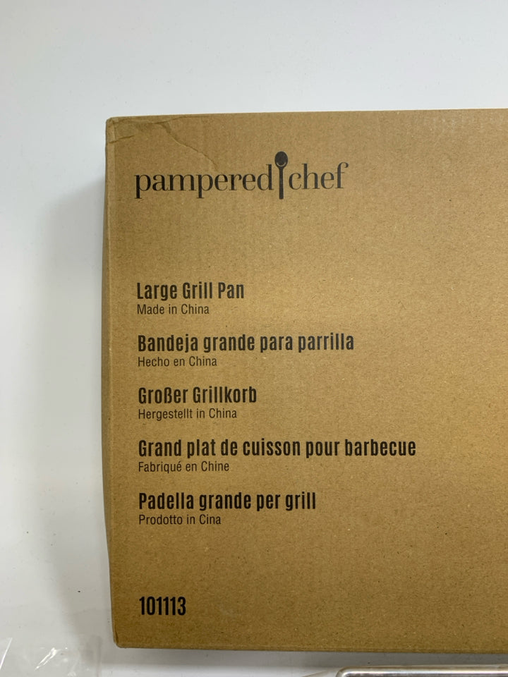 NIB LARGE GRILL PAN W/ REMOVABLE HANDLE.
