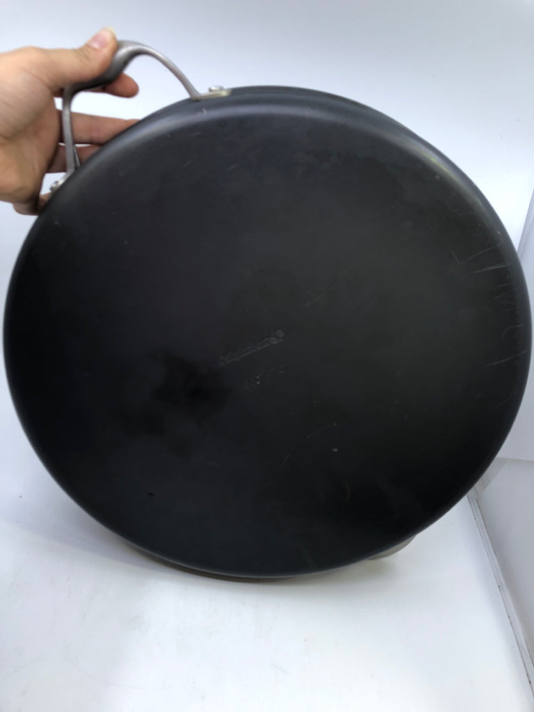LARGE SAUTÉ PAN W LID.