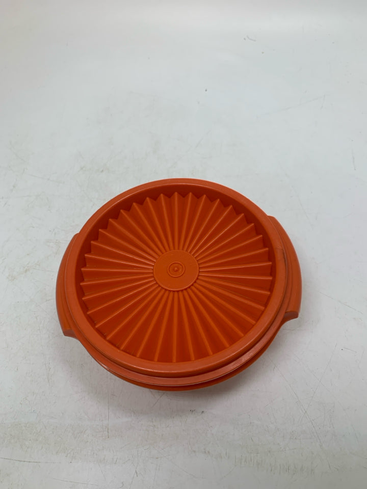 VTG SMALL FOOD CONTAINER.