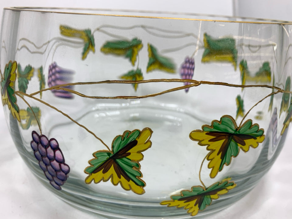 GRAPES PAINTED GLASS BOWL W/GOLD DETAILING.