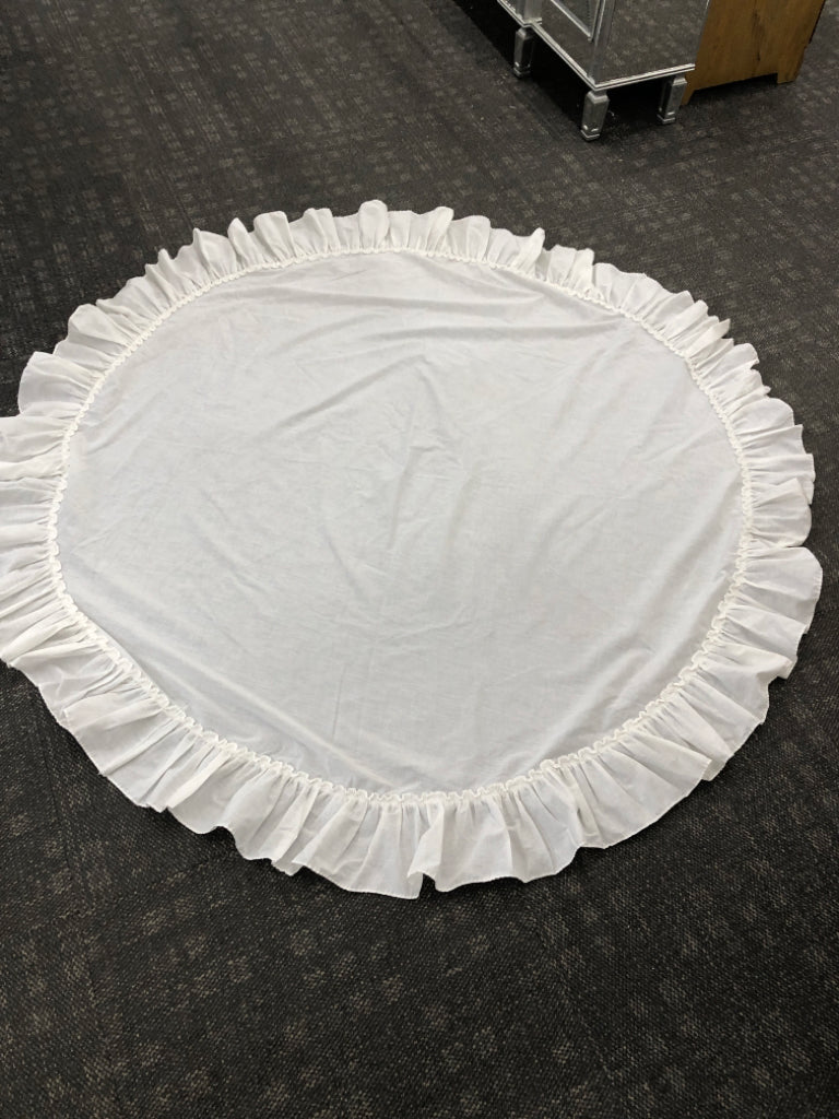 WHITE ROUND COTTON RUFFLED TABLECLOTH.