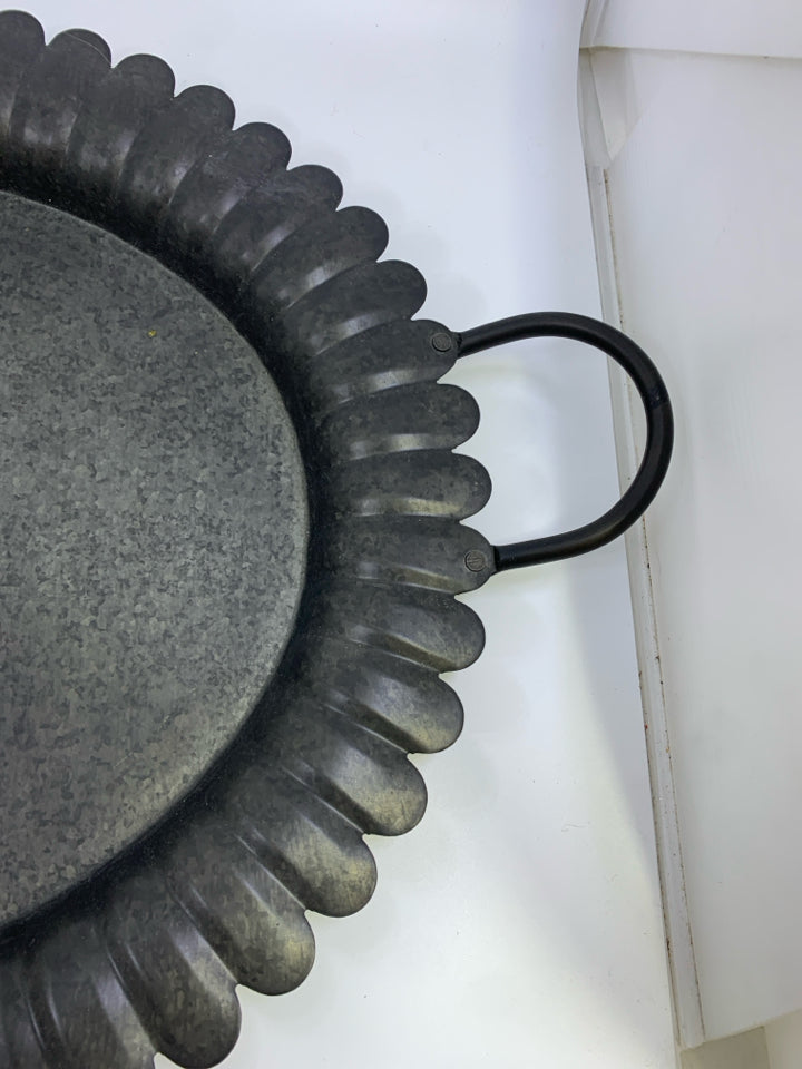 BLACK METAL SUNFLOWER SHAPED TRAY W/HANDLES.